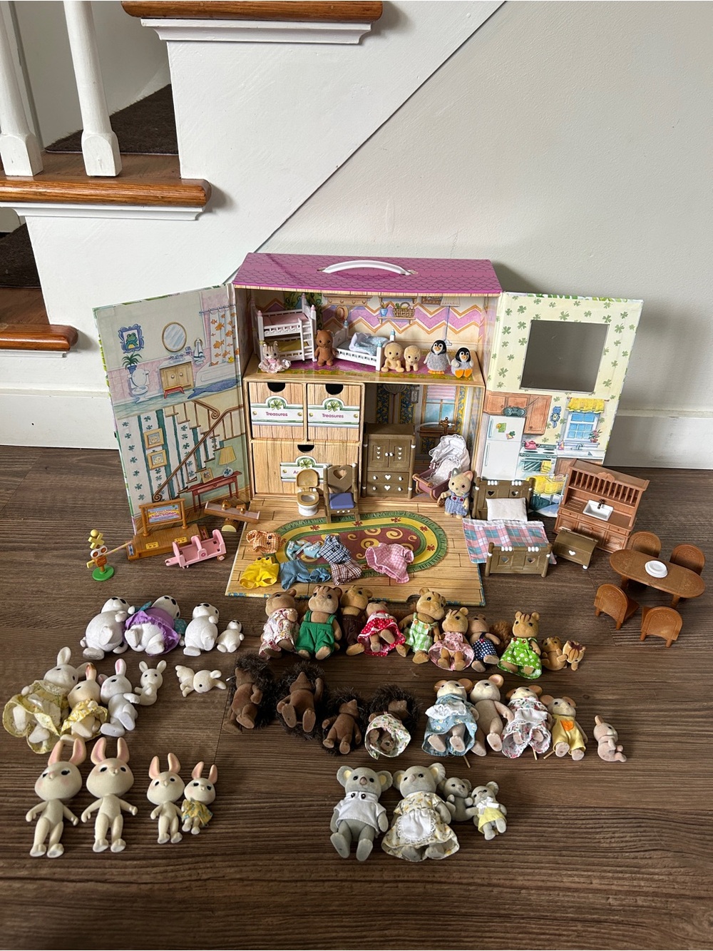 Calico Critters Carry & Play House with Animals & Accessories